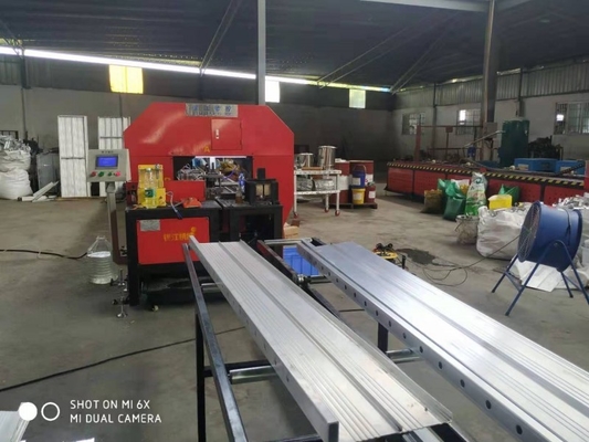 বৈদ্যুতিক অ্যালুমিনিয়াম প্রোফাইল Punching Saw কাটিয়া মেশিন সঙ্গে 6000mm সর্বোচ্চ প্রক্রিয়াকরণ দৈর্ঘ্য